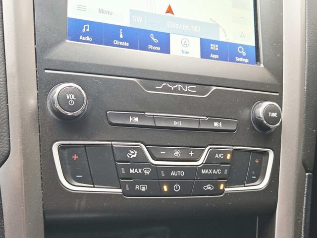 Used 2020 Ford Fusion SE FWD image 26