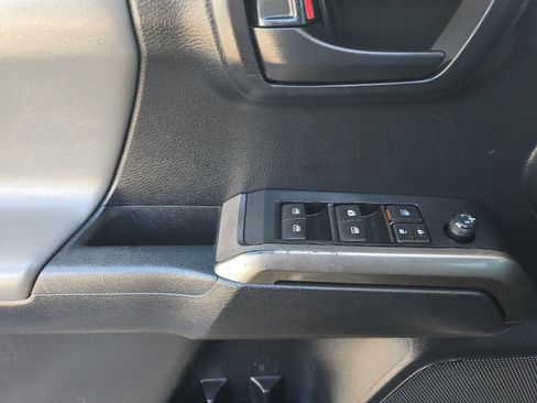 Used 2019 Toyota Tacoma SR5 AWD/4WD image 10