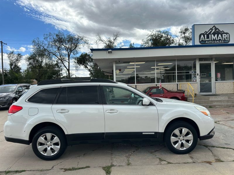 Used 2012 Subaru Outback 2.5i Premium w/ All-Weather Pkg AWD/4WD image 8