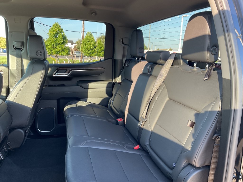 Used 2025 GMC Sierra 1500 SLT AWD/4WD image 13