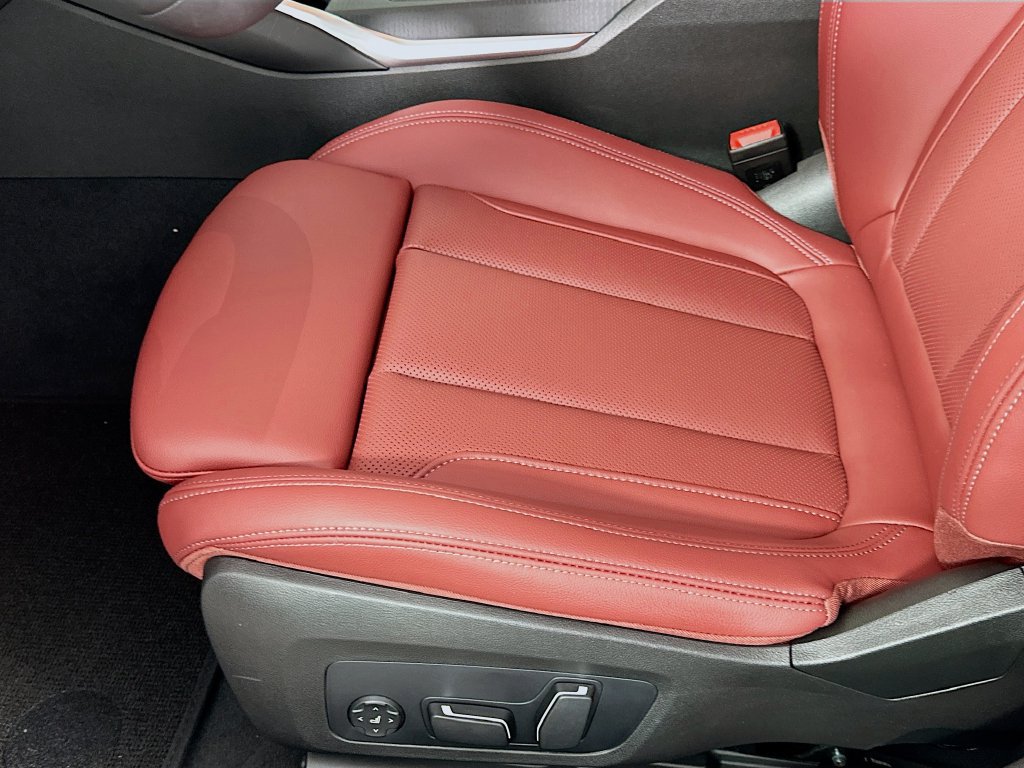 Used 2026 BMW 330i Sedan w/ Premium Package RWD image 21