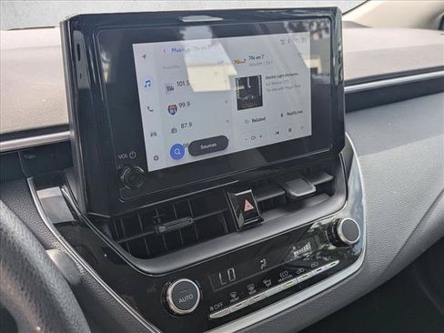 Used 2025 Toyota Corolla LE FWD image 13