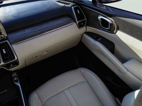 Certified 2023 Kia Sorento S w/ Panoramic Sunroof Package image 18