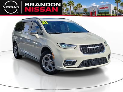Used 2021 Chrysler Pacifica Limited w/ Uconnect Theater Family Group