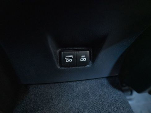 Used 2025 Toyota Camry SE w/ Convenience Package image 34