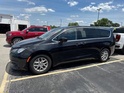 Used 2023 Chrysler Voyager LX FWD image 11