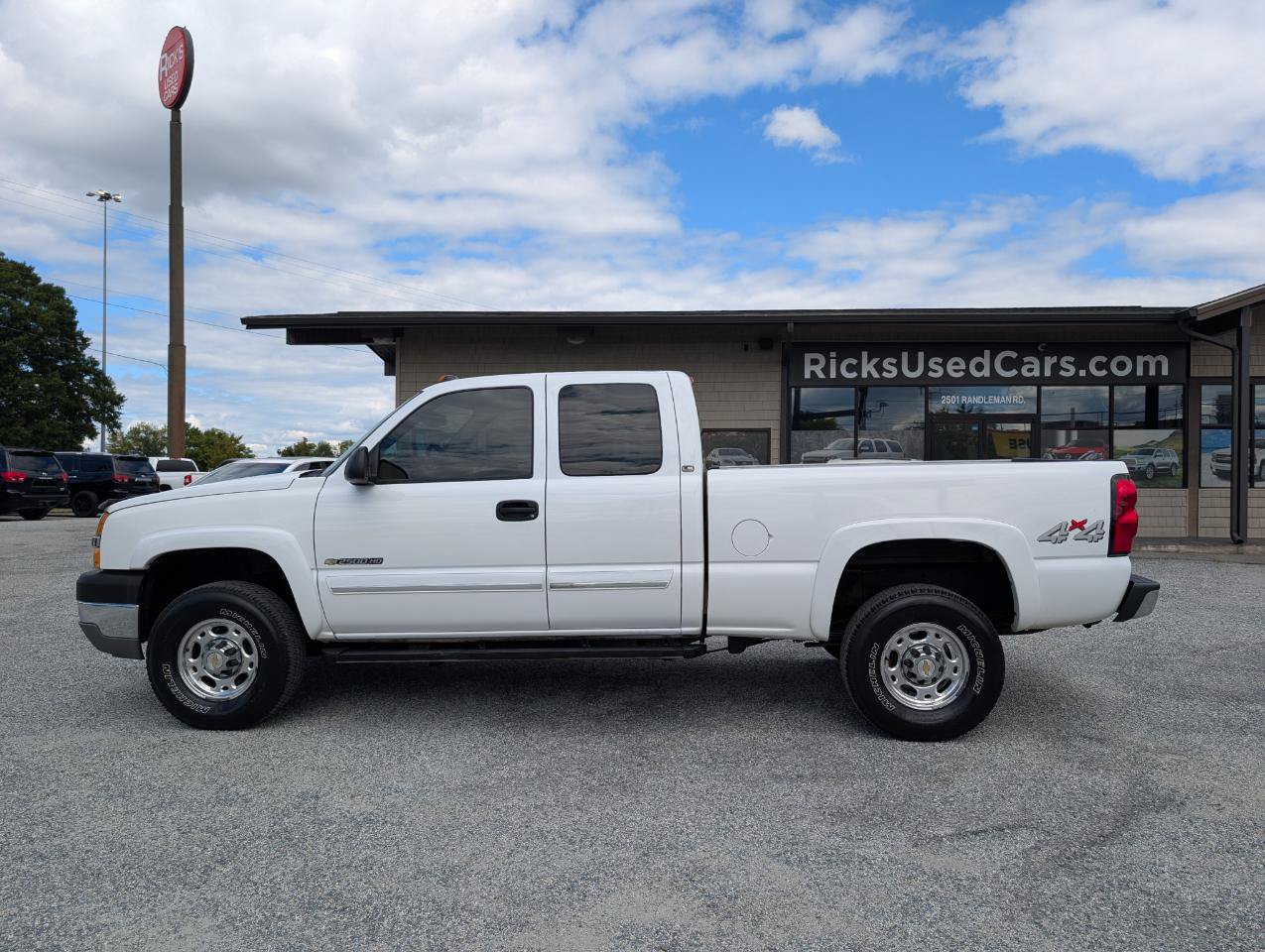 Used 2004 Chevrolet Silverado 2500 LS w/ Skid Plate Package AWD/4WD image 11