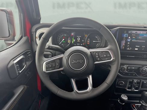 Used 2025 Jeep Wrangler Unlimited Sahara w/ Safety Group AWD/4WD image 15