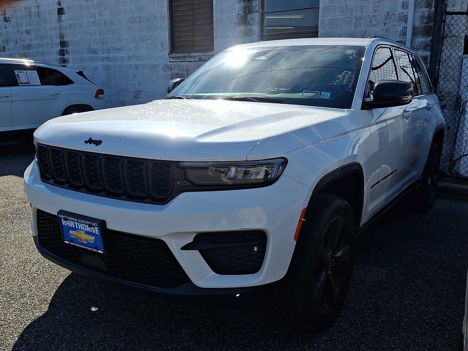 Used 2024 Jeep Grand Cherokee Altitude AWD/4WD image 2
