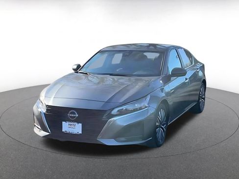 Used 2025 Nissan Altima 2.5 SV image 4
