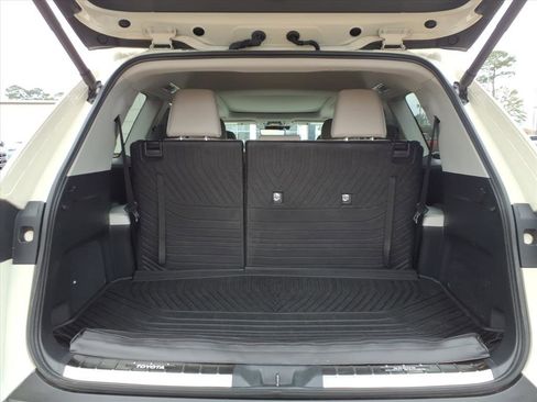 Used 2024 Toyota Grand Highlander Platinum image 5