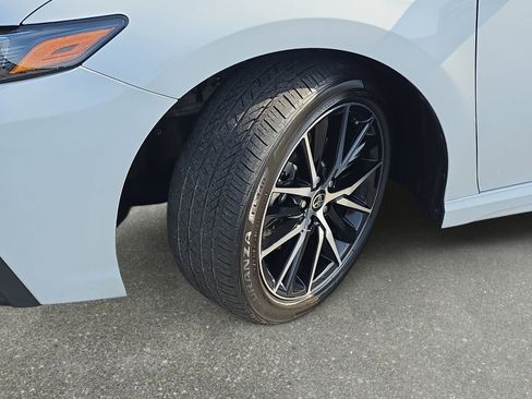 Used 2024 Toyota Camry SE w/ Convenience Package image 31