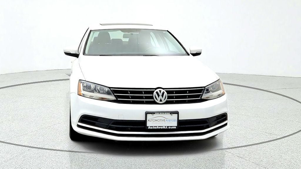 Used 2018 Volkswagen Jetta SE FWD image 2