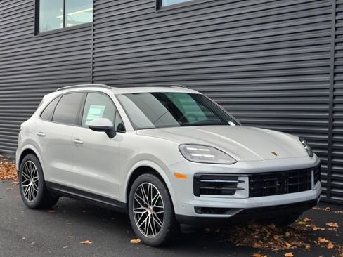 Used 2026 Porsche Cayenne image 9