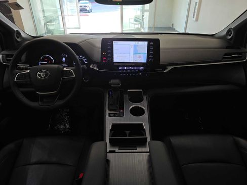 Certified 2024 Toyota Sienna XLE Woodland Edition AWD/4WD image 9