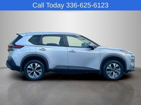 Used 2022 Nissan Rogue SV AWD/4WD image 6