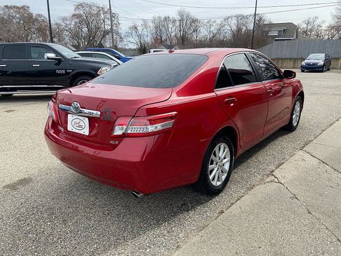 Used 2011 Toyota Camry XLE w/ XLE Extra-Value Pkg #2 image 3