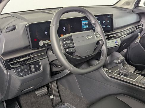New 2026 Kia Sportage EX FWD image 11