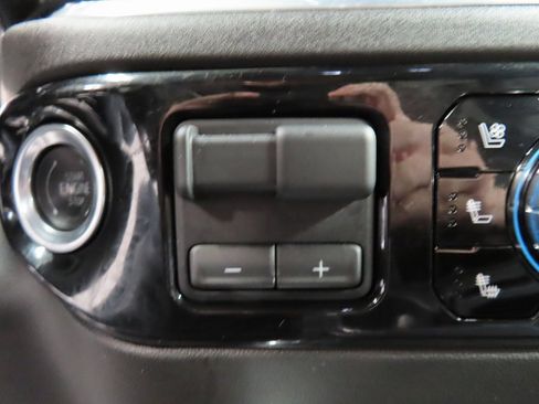 Used 2025 GMC Sierra 2500 SLT image 50