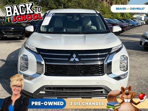 Used 2025 Mitsubishi Outlander SE FWD image 3