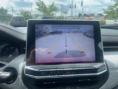 Used 2023 Jeep Compass Latitude image 19