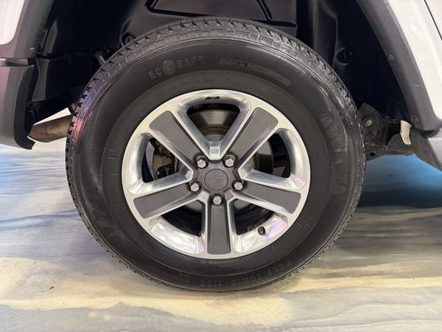 Used 2018 Jeep Wrangler Unlimited Sahara w/ Uconnect 4C Nav & Sound Group AWD/4WD image 23