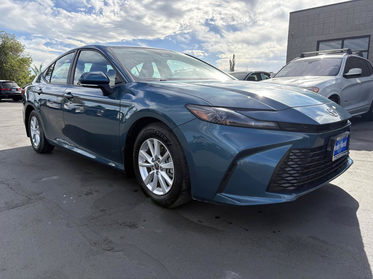 Used 2025 Toyota Camry LE w/ Convenience Package FWD image 1