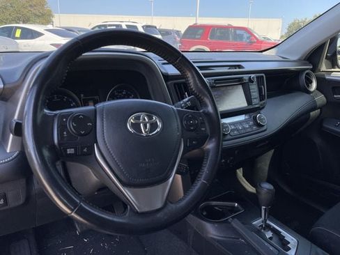 Used 2018 Toyota RAV4 XLE w/ Plus Extra Value Package FWD image 10