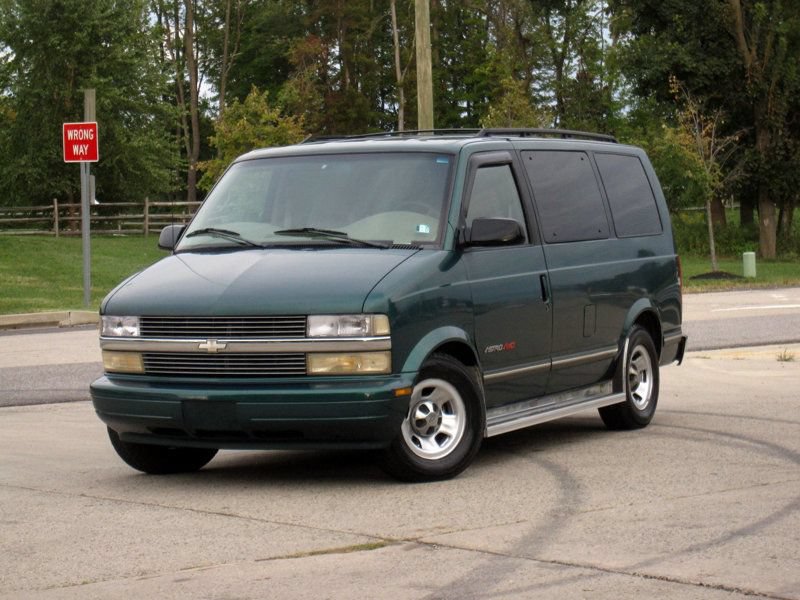 Used 1998 Chevrolet Astro AWD Passenger image 3