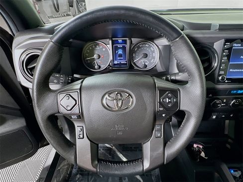 Certified 2022 Toyota Tacoma TRD Off-Road image 11
