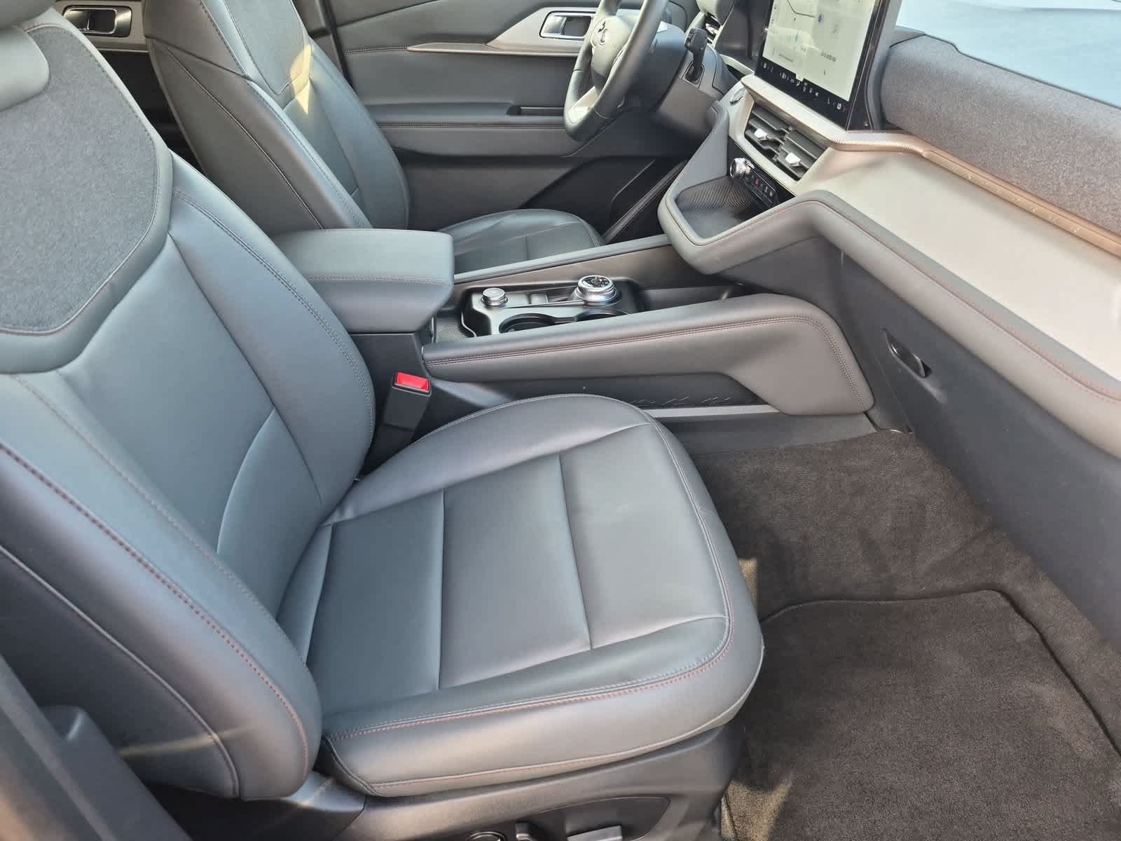 Used 2026 Ford Explorer Active w/ Active Comfort Package AWD/4WD image 21