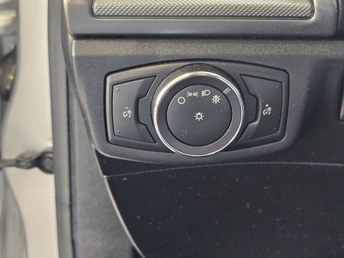 Used 2017 Ford Fusion SE w/ Fusion SE Technology Package image 24