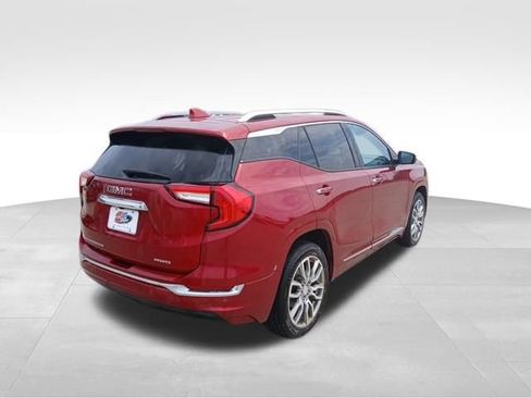 Used 2024 GMC Terrain Denali w/ Denali Premium Package AWD/4WD image 5