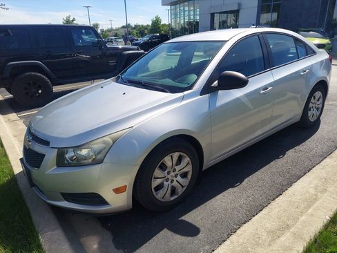 Used 2013 Chevrolet Cruze LS FWD image 4