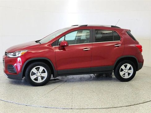 Used 2020 Chevrolet Trax LT w/ Driver Confidence Package FWD image 4