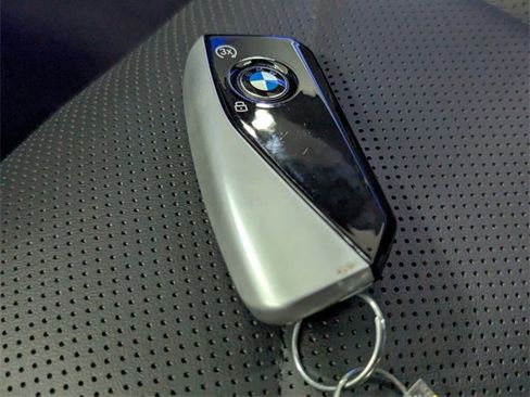 Used 2023 BMW 740i image 21