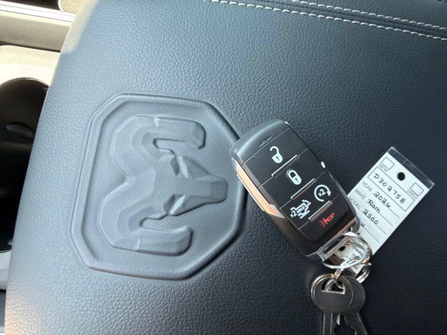 New 2026 RAM 2500 Laramie AWD/4WD image 42