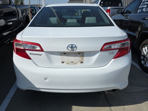 Used 2014 Toyota Camry LE image 4
