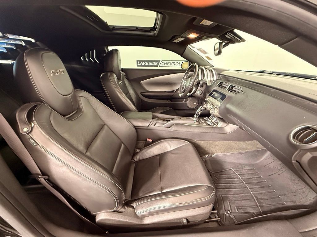 Used 2010 Chevrolet Camaro SS w/ RS Package RWD image 21