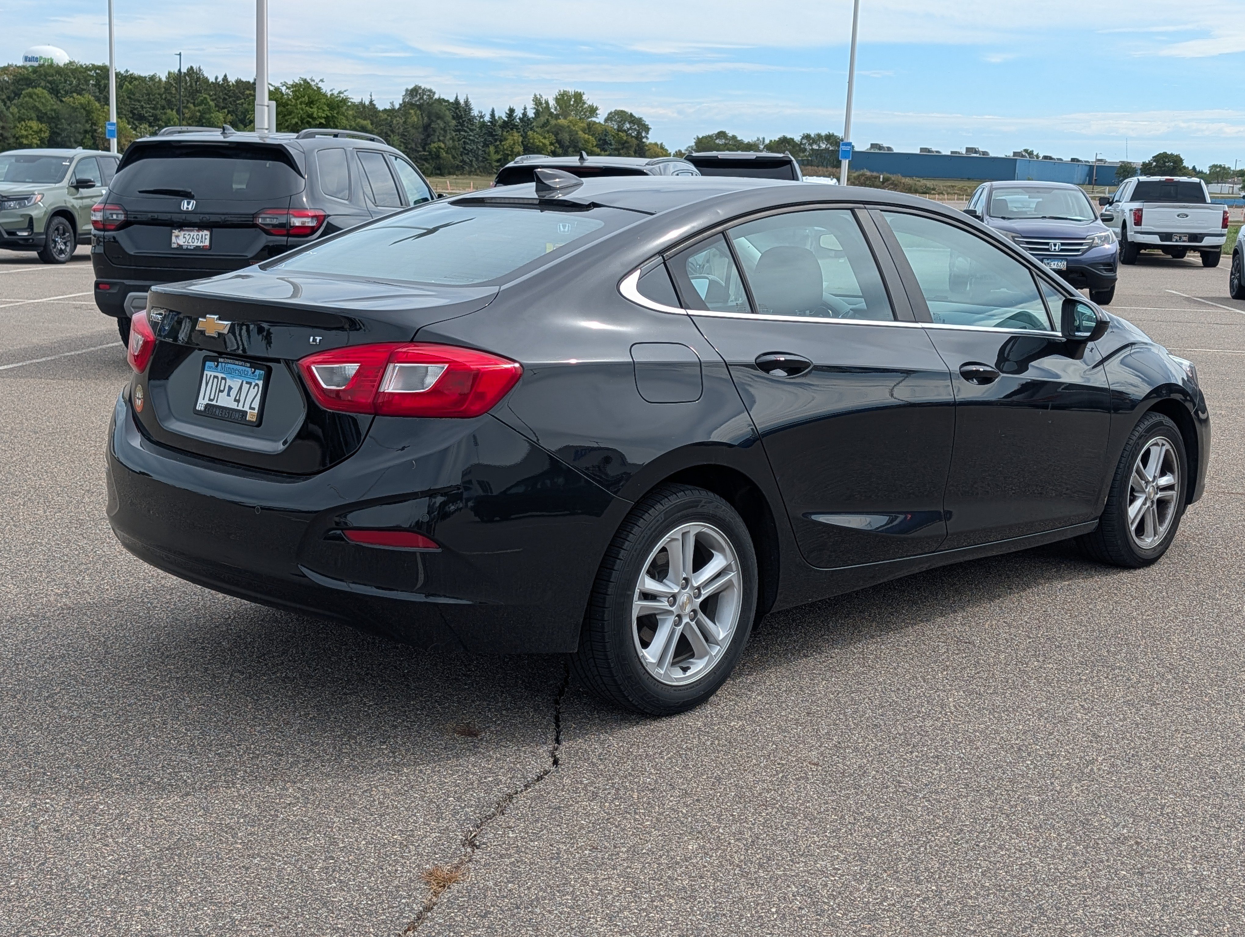 Used 2017 Chevrolet Cruze LT w/ Convenience Package FWD image 4