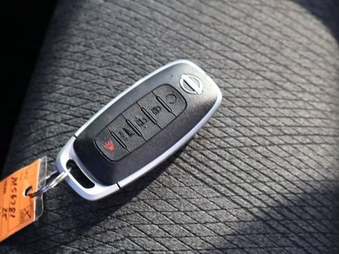 Used 2025 Nissan Rogue SV FWD image 27