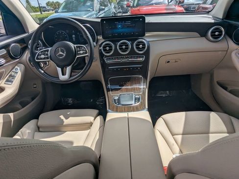 Certified 2022 Mercedes-Benz GLC 300 image 2