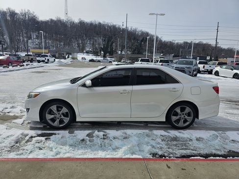 Used 2012 Toyota Camry SE image 8