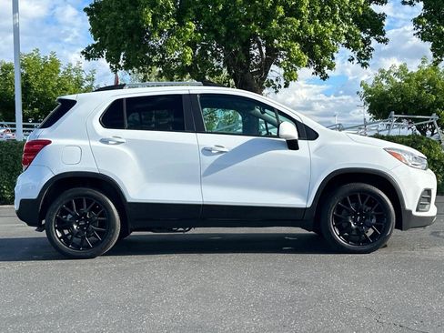 Used 2022 Chevrolet Trax LT w/ Sport Edition AWD/4WD image 3