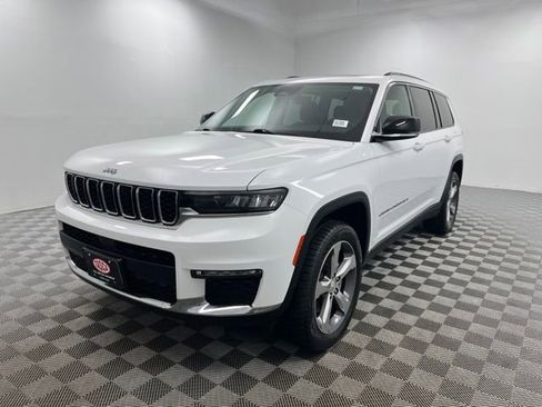 Used 2022 Jeep Grand Cherokee L Limited AWD/4WD image 2