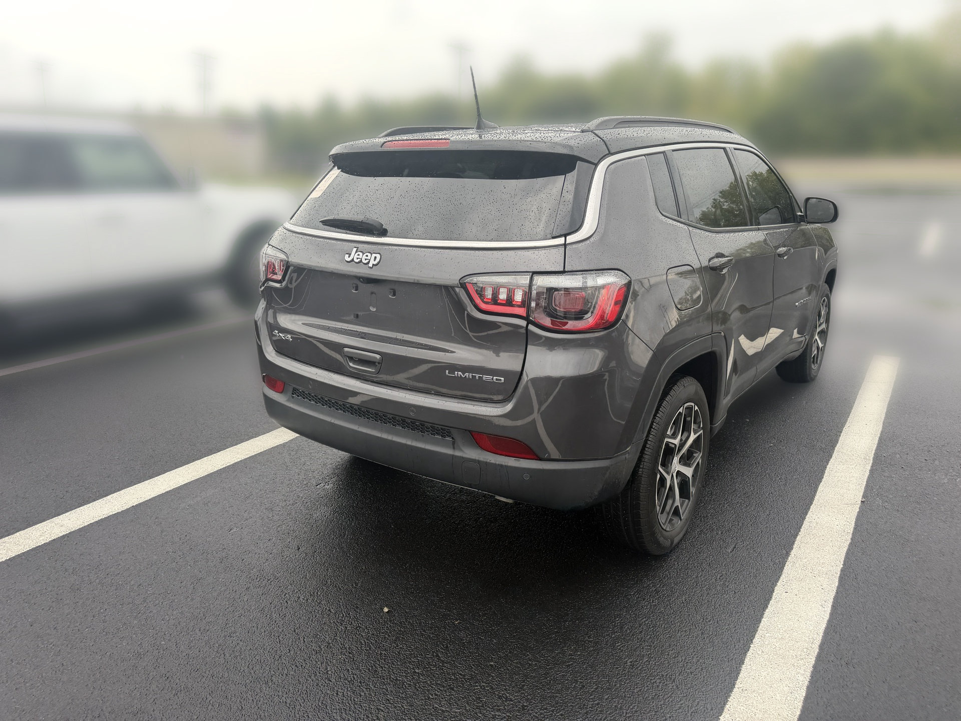 Used 2024 Jeep Compass Limited AWD/4WD image 2