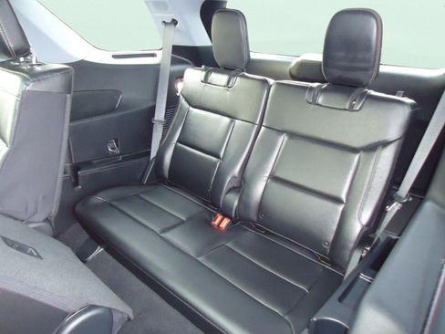 Used 2022 Ford Explorer Limited w/ Equipment Group 301A image 15