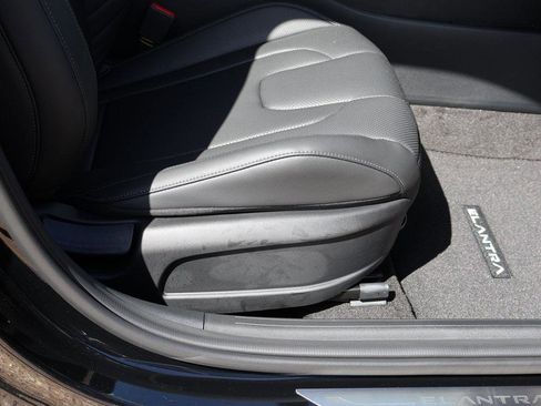 New 2025 Hyundai Elantra Limited image 11