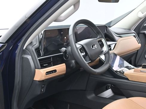 Certified 2025 INFINITI QX80 Luxe image 7