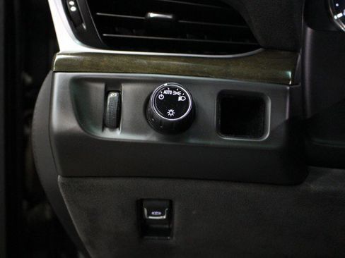 Used 2020 Cadillac Escalade ESV Platinum image 9